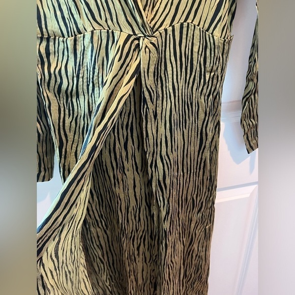 Petersyn Zuma Maxi Dress - Picture 5 of 16